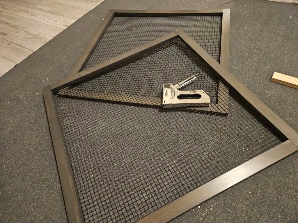 DIY furniture crate for ducks